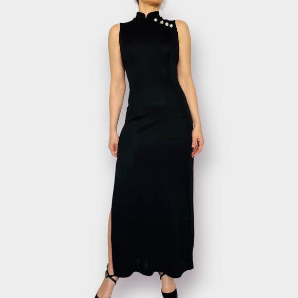 70s‎ Black and Orange Trimmed Gown - Picture 4 of 9